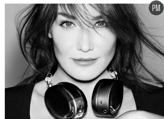 Carla Bruni est la nouvelle égérie de la marque de produits high-tech.