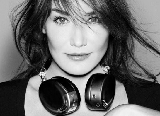 Carla Bruni est la nouvelle égérie de la marque de produits high-tech.