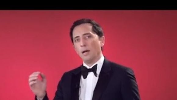 Gad Elmaleh retourne dans son personnage d'humoriste pour faire la promotion de la 4G de SFR, ici en version longue.