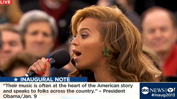 La chanteuse R'n'B a livré une interprétation poignante de "The Star-Spangled Banner".