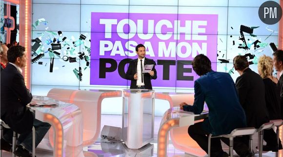 Le plateau de "Touche pas à mon poste"