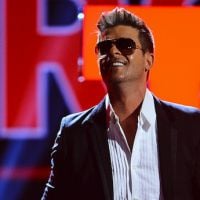 Disques : Christophe Maé faiblit, Robin Thicke toujours puissant