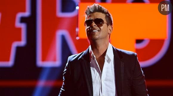 "Blurred Lines" de Robin Thicke reste en tête du top singles