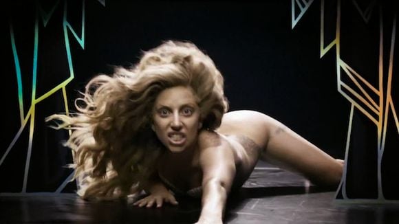 Lady Gaga - "Applause" (clip)