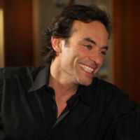 Anthony Delon et "l'homosexualité contre-nature" : "Mon père fait une boulette tous les 15 ans"