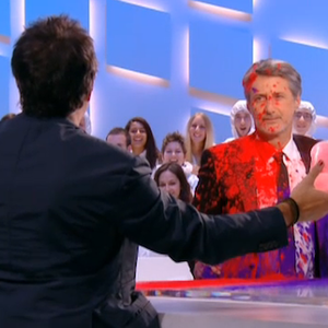 Bataille de peinture au "grand Journal"