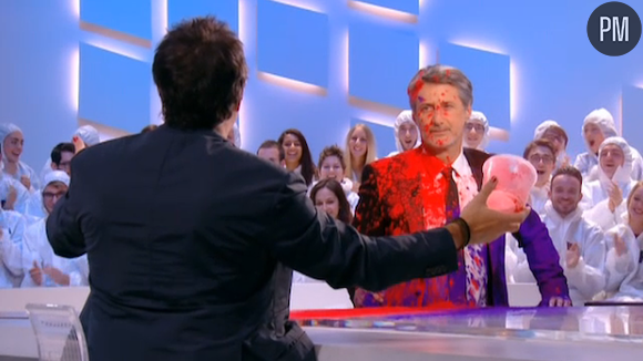 Bataille de peinture au "grand Journal"