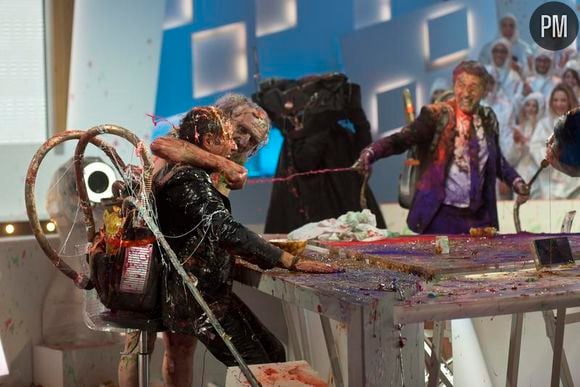 Le plateau du "Grand Journal" après le passage de la tornade Garcia/De Caunes.