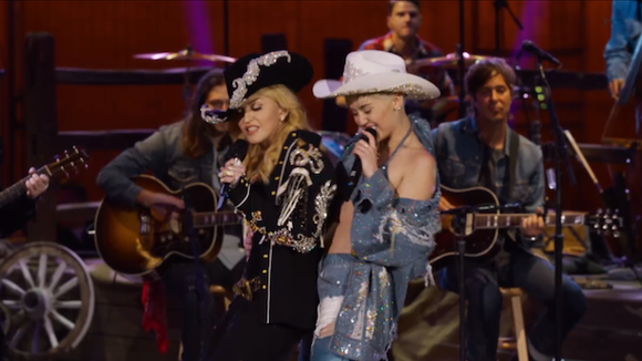 Miley Cyrus et Madonna reprennent "Don't Tell Me" et "We Can't Stop"