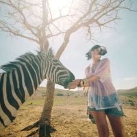 Clip : Lily Allen en pleine nature et dans l'espace pour "Air Balloon"