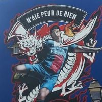 Des mouvements anti-pub s'en prennent à la fresque géante de Nike avec Zlatan Ibrahimovic