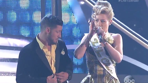 Iggy Azalea déstabilisée par un problème technique dans "Danse avec les stars" US