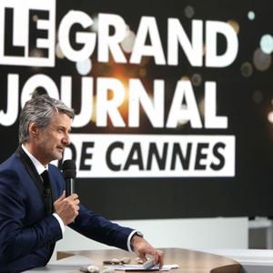 Antoine de Caunes, sur le plateau du "Grand Journal" de Canal+, à Cannes.