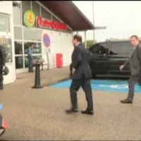 Pause pipi pour François Hollande dans "Le Petit Journal"