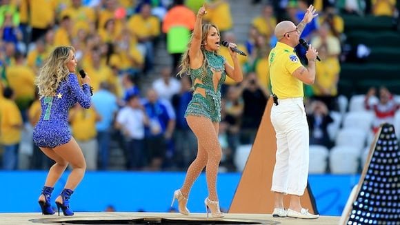 Coupe du monde 2014 : Jennifer Lopez, Pitbull et Claudia Leitte vivement critiqués pour leur playback