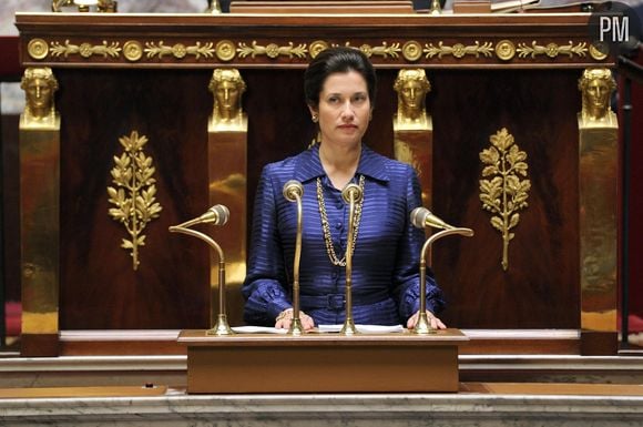 Emmanuelle Devos, dans "La Loi" sur France 2.