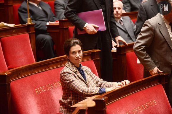 Emmanuelle Devos, dans "La Loi" sur France 2.