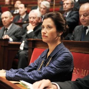 Emmanuelle Devos, dans "La Loi" sur France 2.