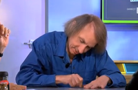 Michel Houellebecq captivé par un Millionnaire dans "C à vous"