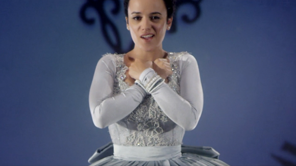 Clip : Alizée se transforme en Cendrillon pour "We Love Disney 2"