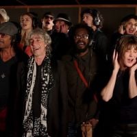 Clip : Carla Bruni, Renaud, Yannick Noah et d'autres chantent "Noël est là" pour la lutte contre Ebola