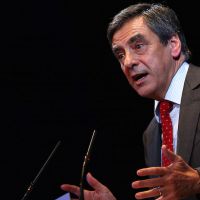 François Fillon devient pilote automobile pour "Top Gear" sur RMC Découverte