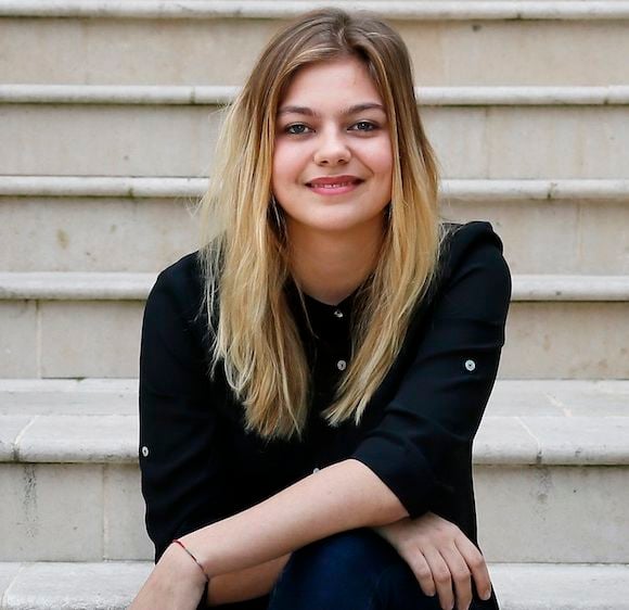 Louane en tête des Tops Singles français