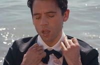 Le clip "Staring at the Sun" de Mika