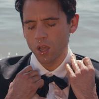 Clip : Mika dévoile "Staring at the Sun"