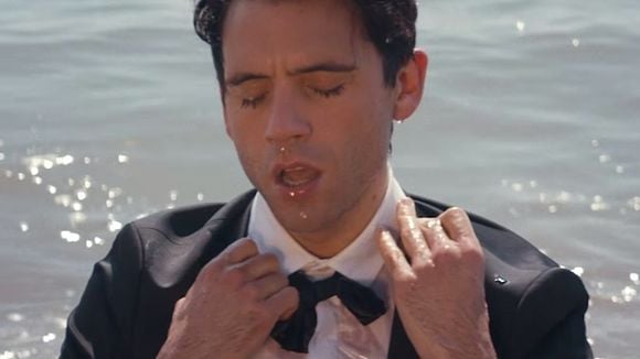 Clip : Mika dévoile "Staring at the Sun"