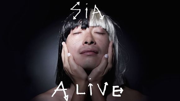 Sia de retour avec "Alive", écrit à l'origine pour Adele
