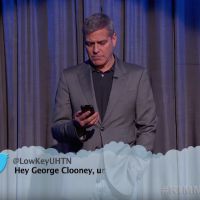 George Clooney, Halle Berry, Liam Neeson : Les stars lisent - en direct - les pires tweets à leur sujet