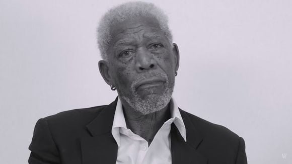 Morgan Freeman joue dramatiquement "Love Yourself" de Justin Bieber