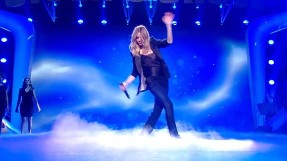 France 2 : Véronic DiCaire imite Christine and The Queens dans le "DiCaire Show"