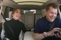 James Corden envoie un texto embarrassant à Leonardo DiCaprio avec le téléphone de Jennifer Lopez.