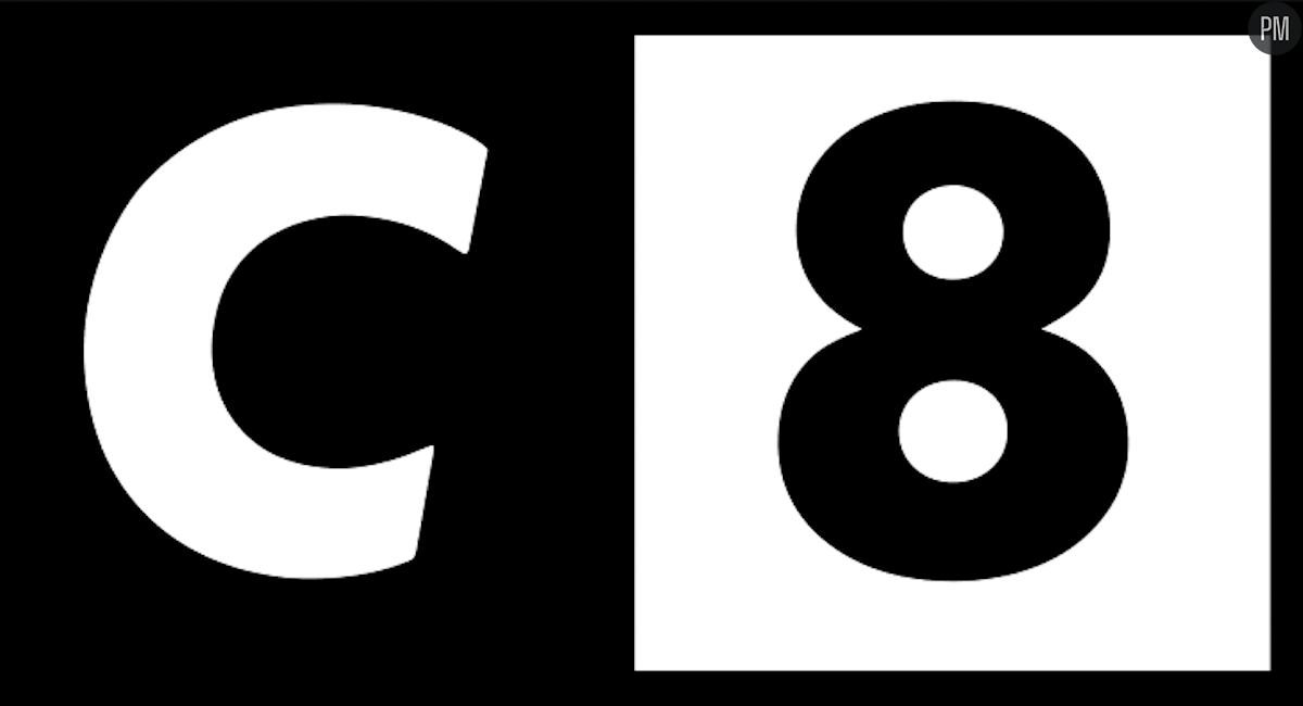 Photo : Logo de C8 - Puremédias