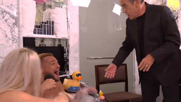 Thierry Ardisson sort Jeremstar de sa baignoire pour le recruter dans "Les Terriens du dimanche".