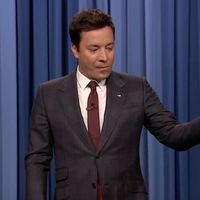 Très ému, Jimmy Fallon dénonce les violences à Charlottesville