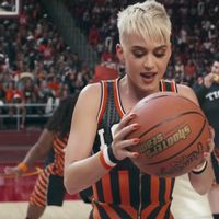 Katy Perry dévoile le clip de "Swish Swish"