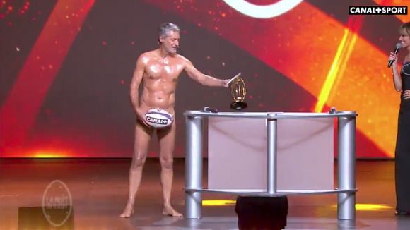 Antoine de Caunes nu en mode "Dieux du stade" pour la nuit du rugby