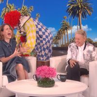 Sarah Paulson terrifiée par un clown chez Ellen DeGeneres