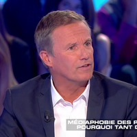 Nicolas Dupont-Aignan flingue les médias et Stéphane Guillon