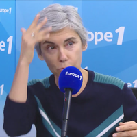 Elisabeth Quin s'amuse de la mèche de Laurent Delahousse