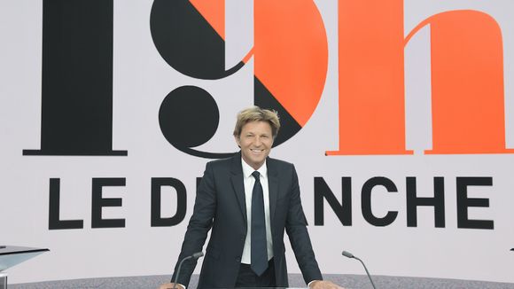 Audiences dimanche : Laurent Delahousse souffre face à TF1, "C Politique" au plus haut
