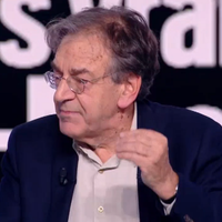 Alain Finkielkraut dénonce la Une "mensongère" de "Valeurs Actuelles"