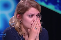 Coeur de Pirate en larmes lors de la prestation d'un candidat de "Nouvelle Star".