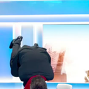 "Ahurissant !" : Christophe Barbier fait un poirier très risqué sur BFMTV