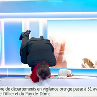 "Ahurissant !" : Christophe Barbier fait un poirier très risqué sur BFMTV