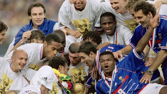 Rediffusion de France/Brésil 1998 : LCI joue à nouveau la carte "Bleus" ce soir