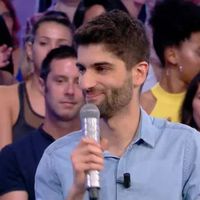 "N'oubliez pas les paroles" : Emu par une candidate, Kévin le "maestro" lui offre 7.000 euros !